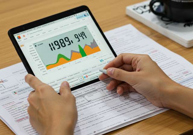 Find Your Perfect Match: Selecting the Best Stock Broker in India